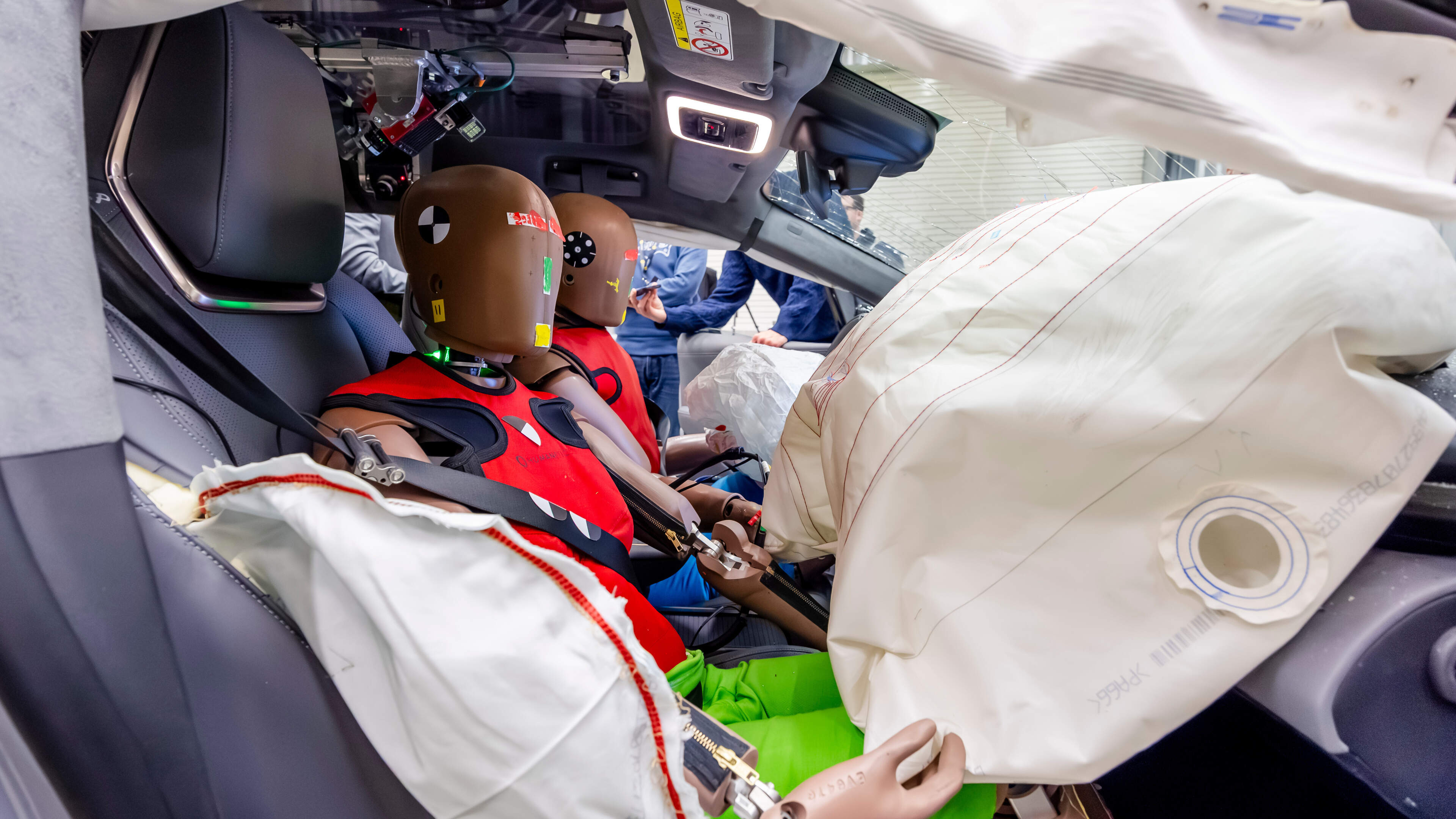 Crashtest auto’s steeds strenger: ’Je moet het hebben van systemen die ingrijpen vóór je een ongeluk krijgt’